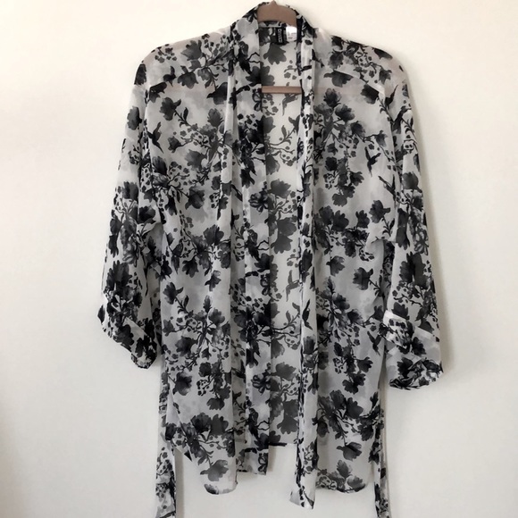 3 for 25🌿 Lightweight Floral Sheer Kimono Size S - Picture 1 of 4